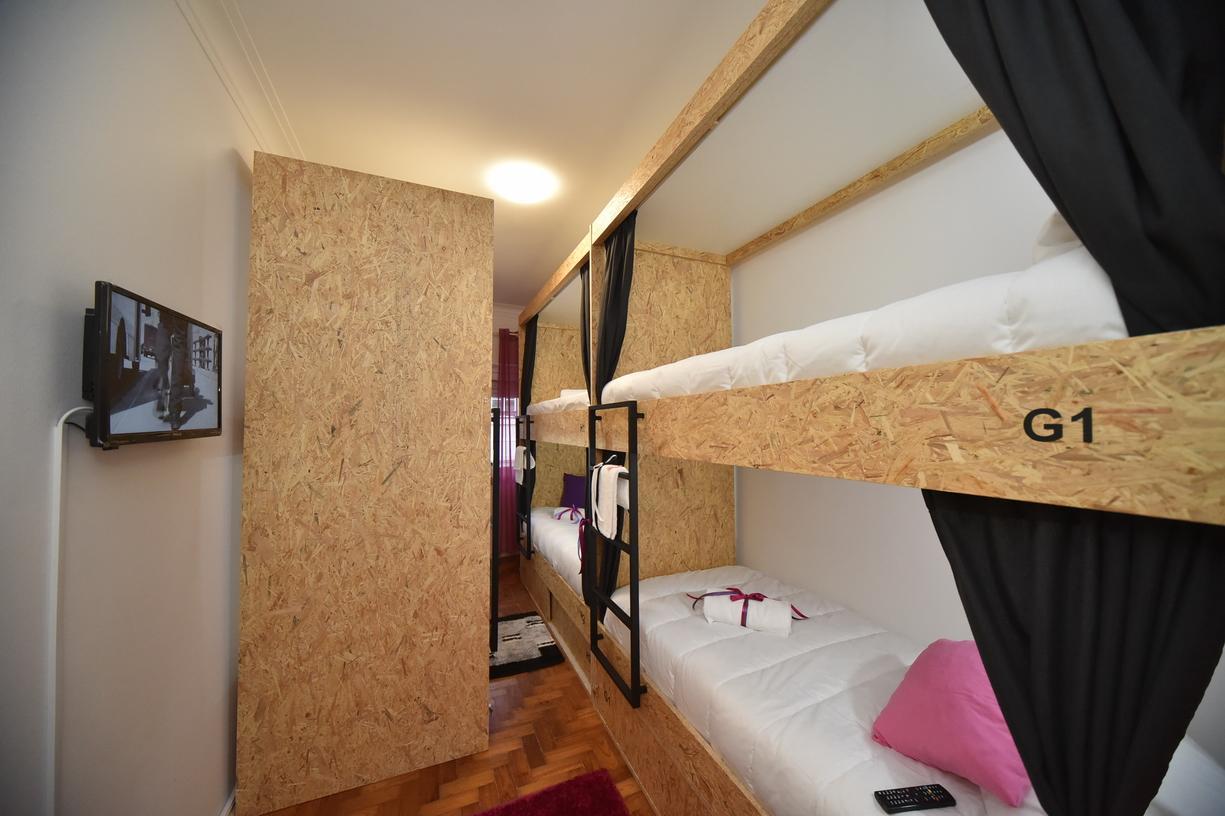Tuk Tuk Hostel リスボン エクステリア 写真