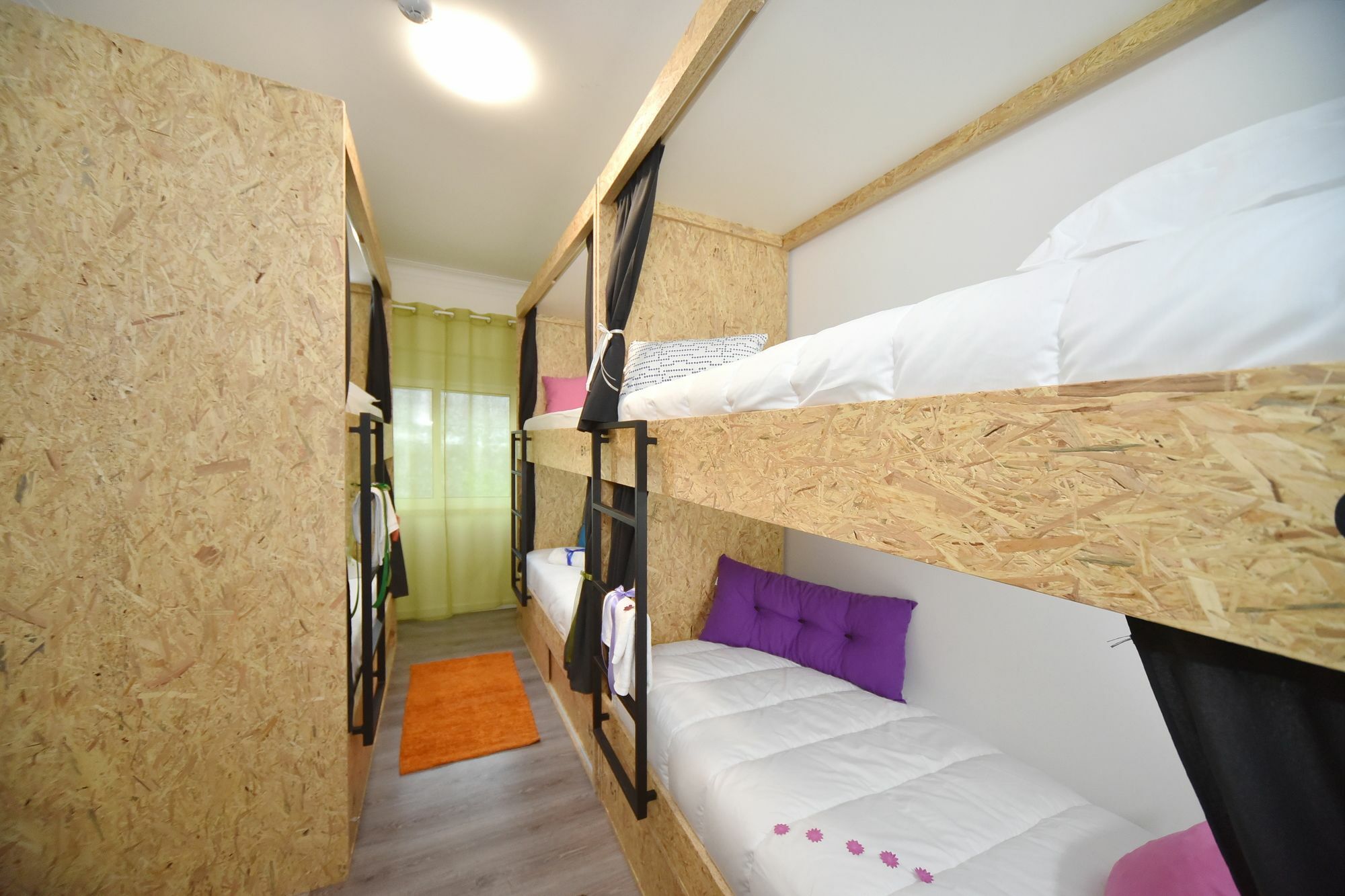 Tuk Tuk Hostel リスボン エクステリア 写真